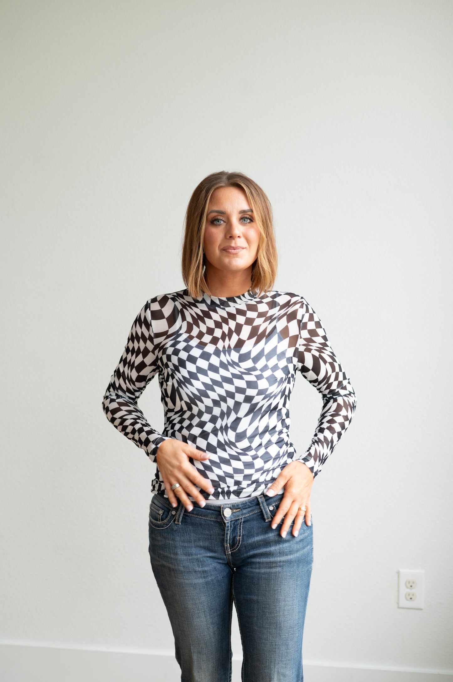 HH1221 BLACK AND WHITE WAVY CHECK