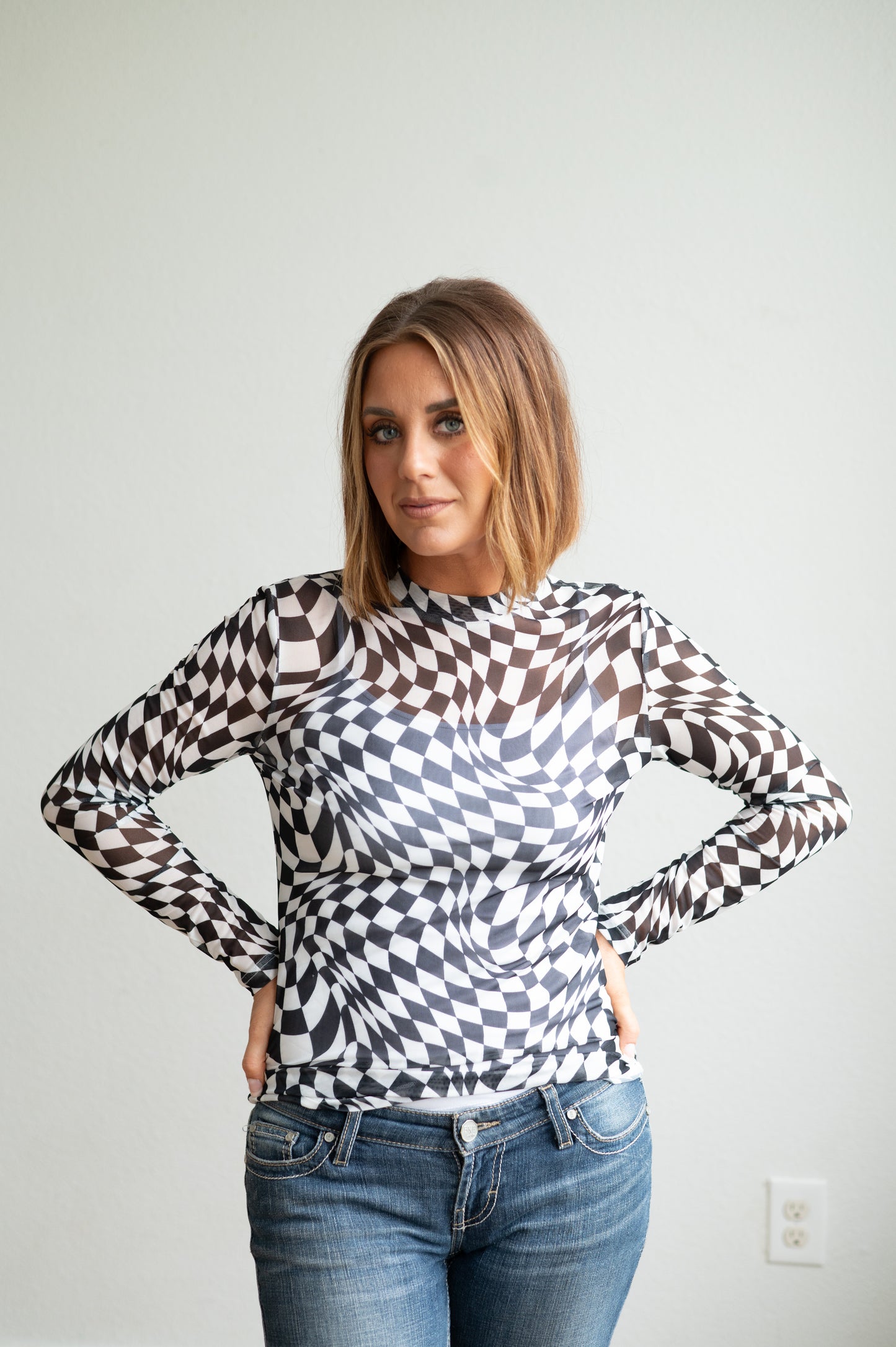 HH1221 BLACK AND WHITE WAVY CHECK