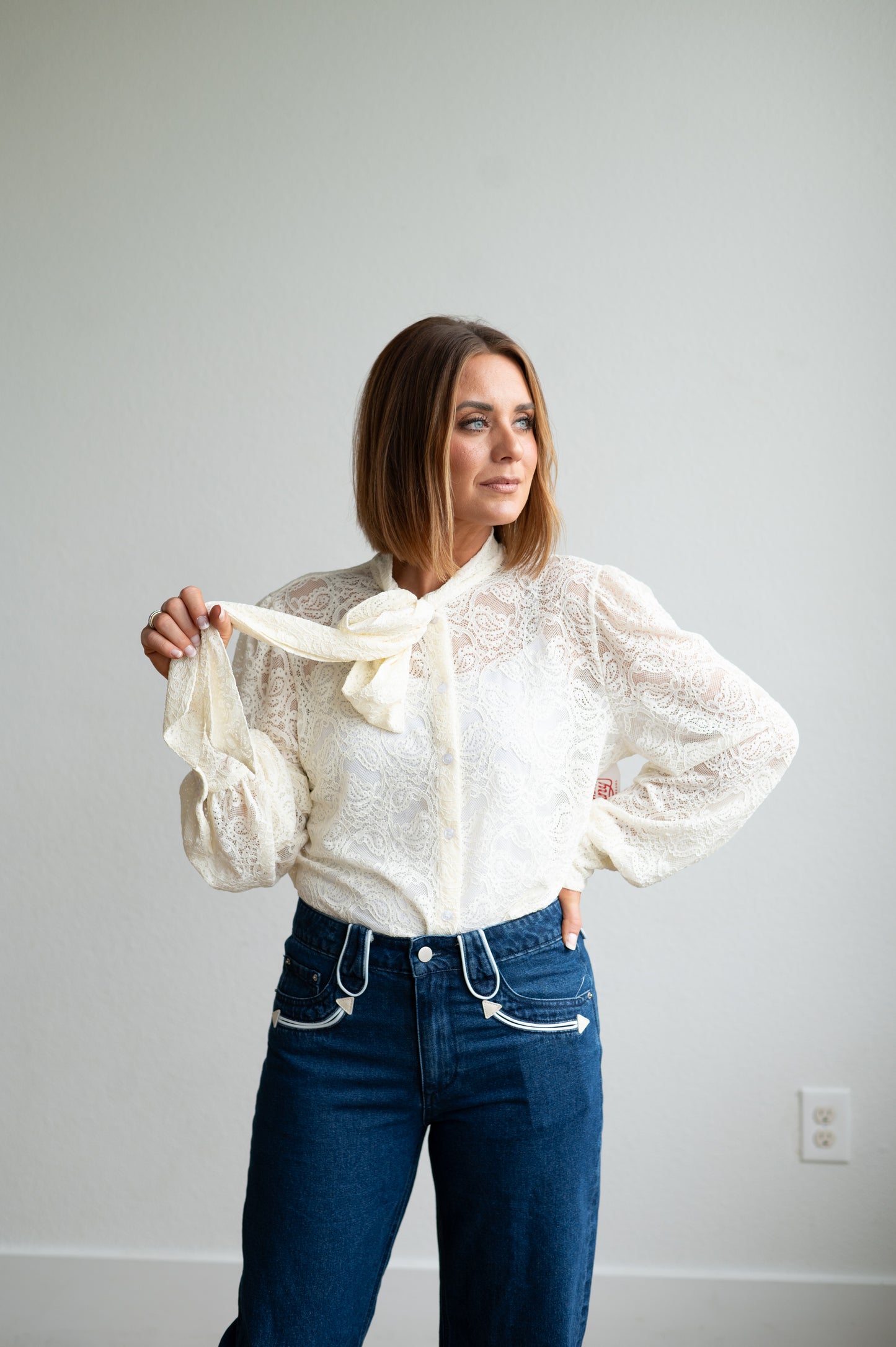 HH2712 IVORY LACE TIE TOP