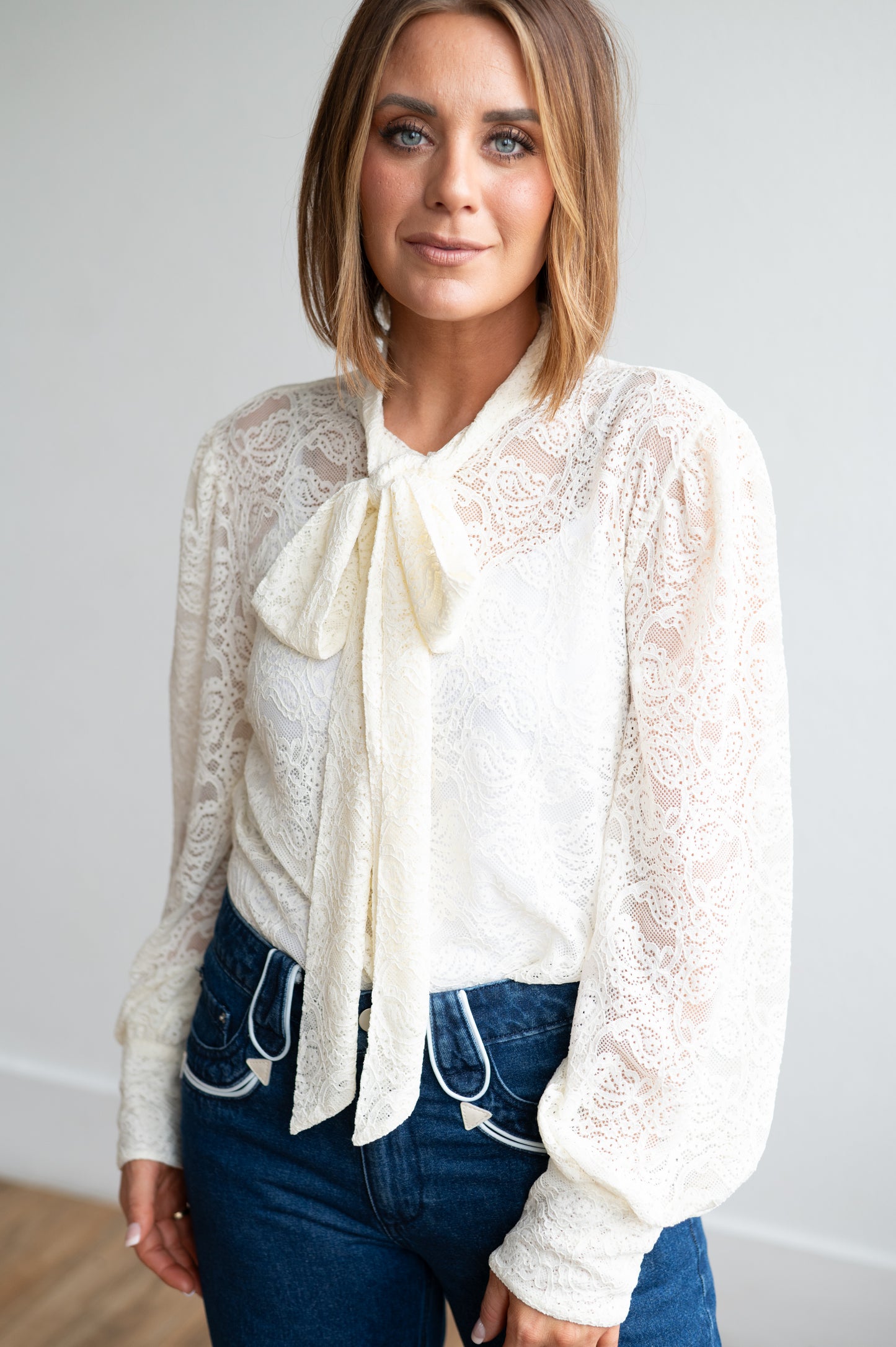 HH2712 IVORY LACE TIE TOP