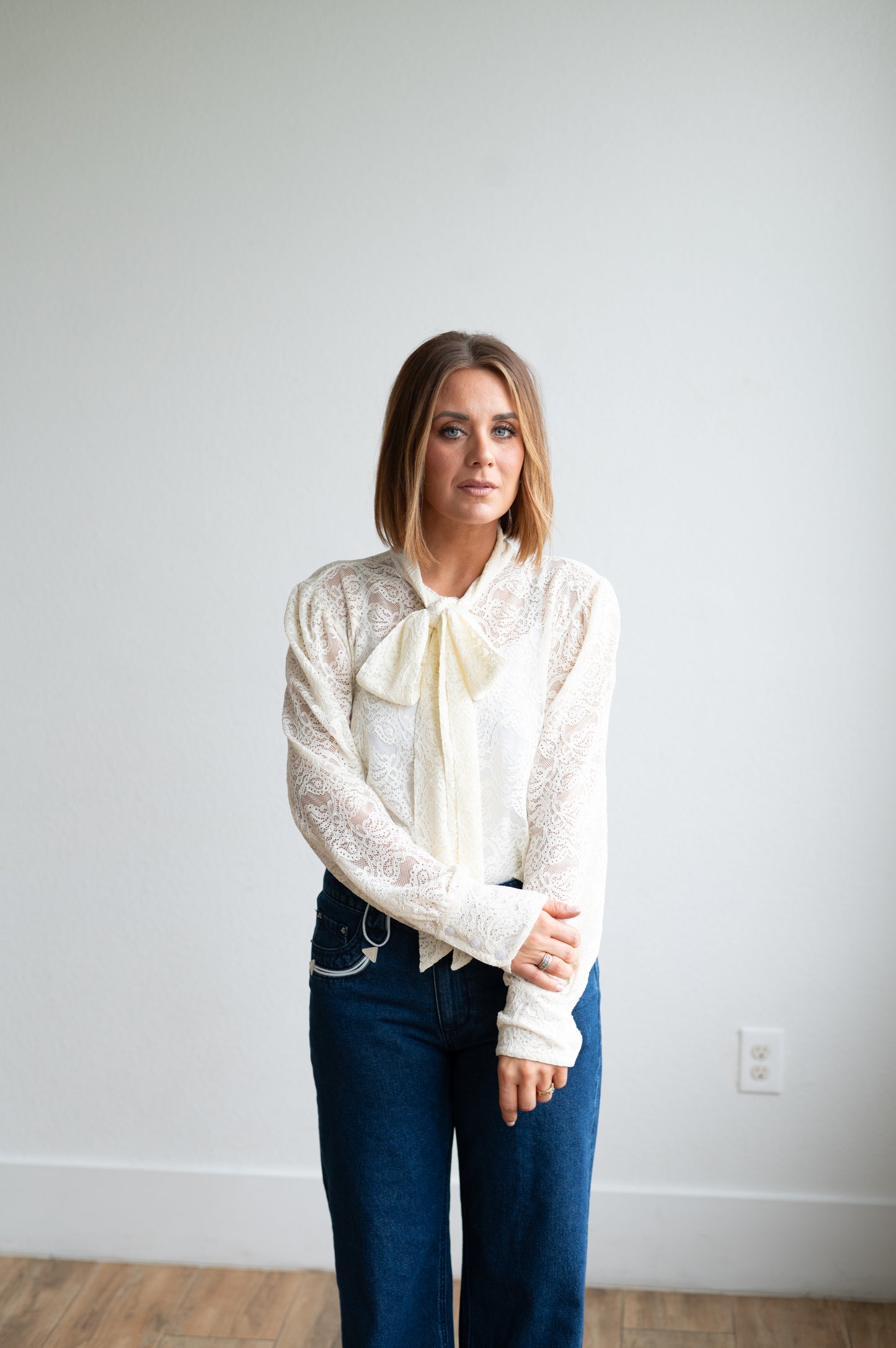 HH2712 IVORY LACE TIE TOP