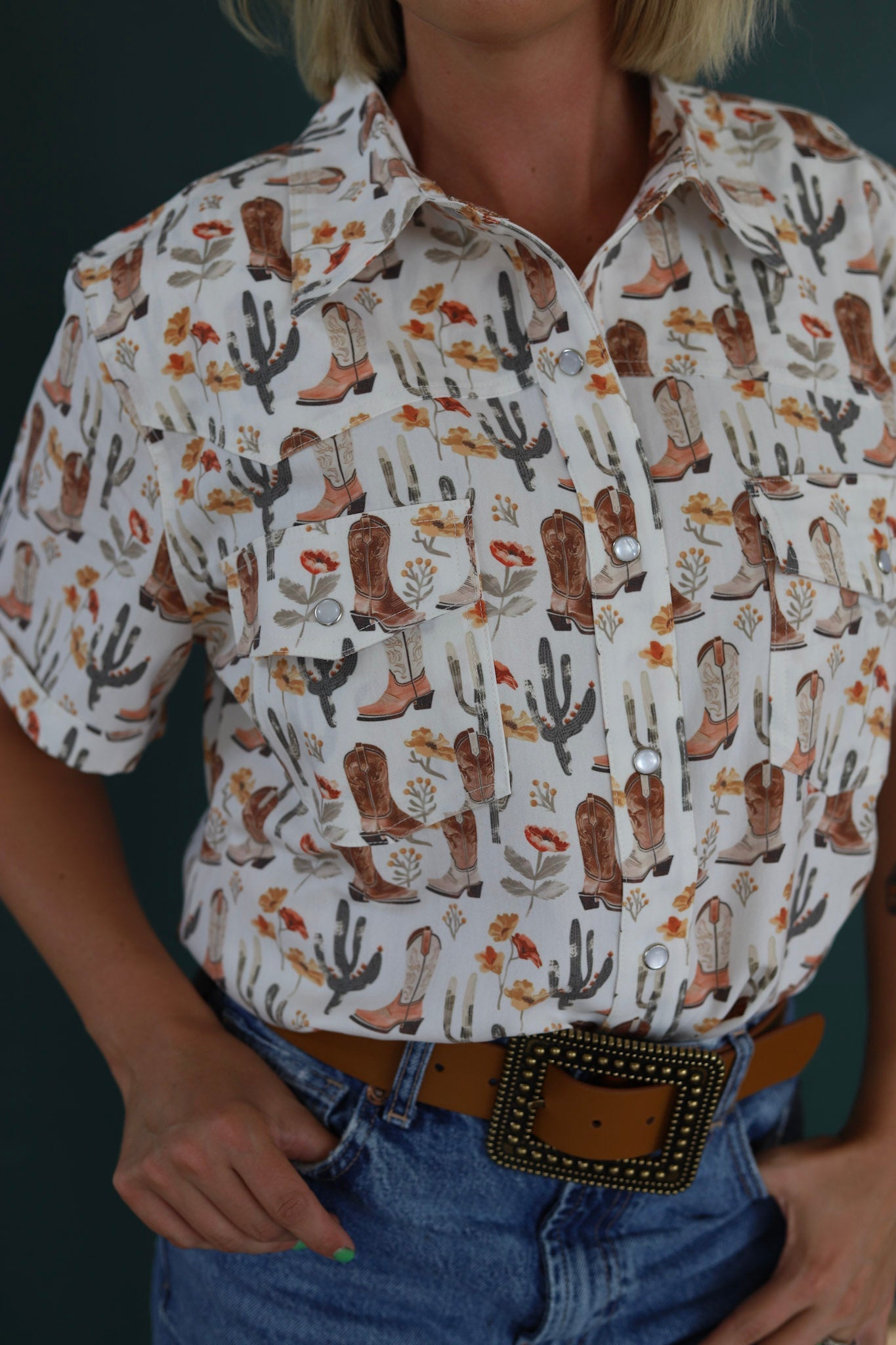 HH10 DESERT FLORAL SS CUFFED PEARL SNAP TOP