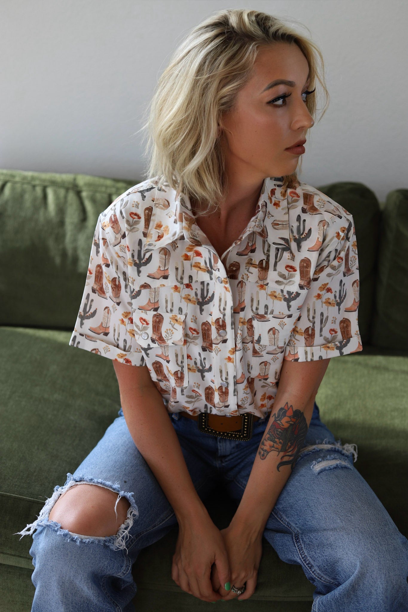 HH10 DESERT FLORAL SS CUFFED PEARL SNAP TOP