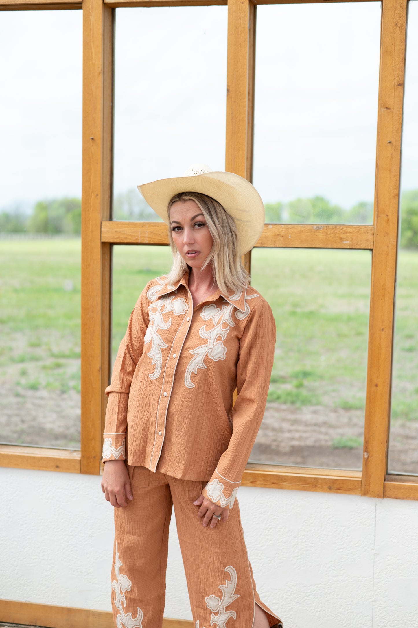 HH2535 APPLIQUE FLORAL RUST LONG SLEEVE