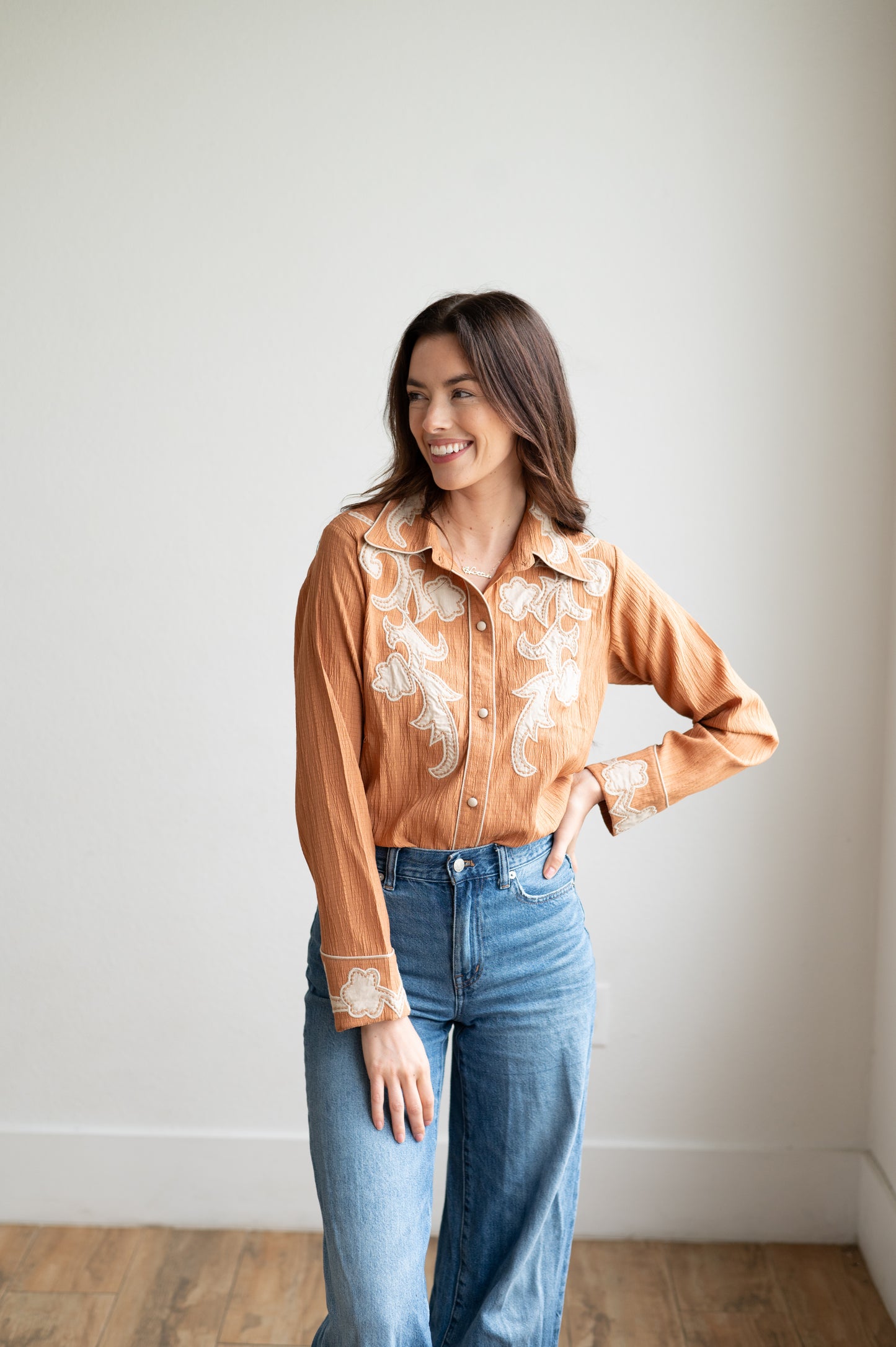 HH2535 APPLIQUE FLORAL RUST LONG SLEEVE