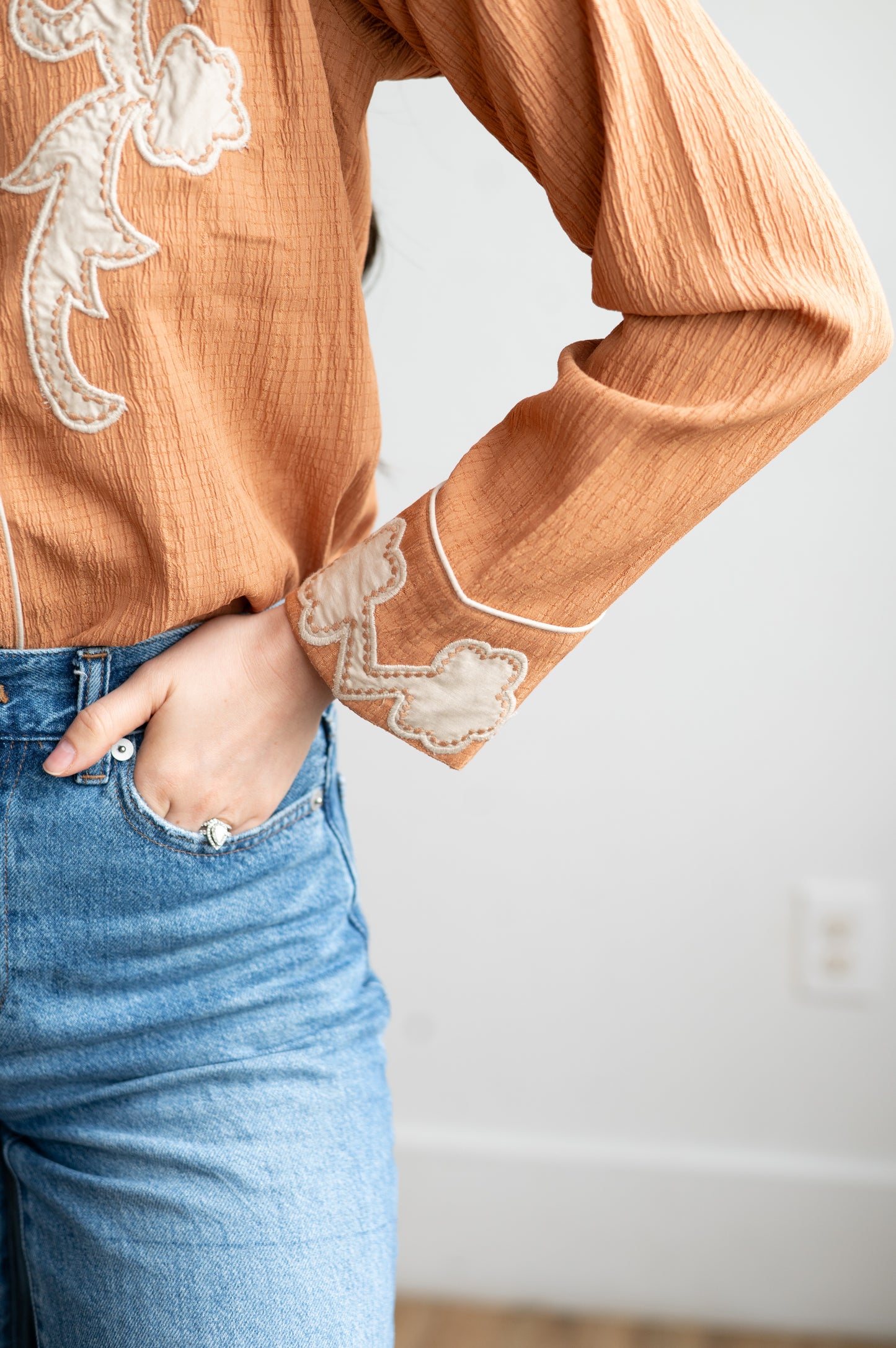 HH2535 APPLIQUE FLORAL RUST LONG SLEEVE
