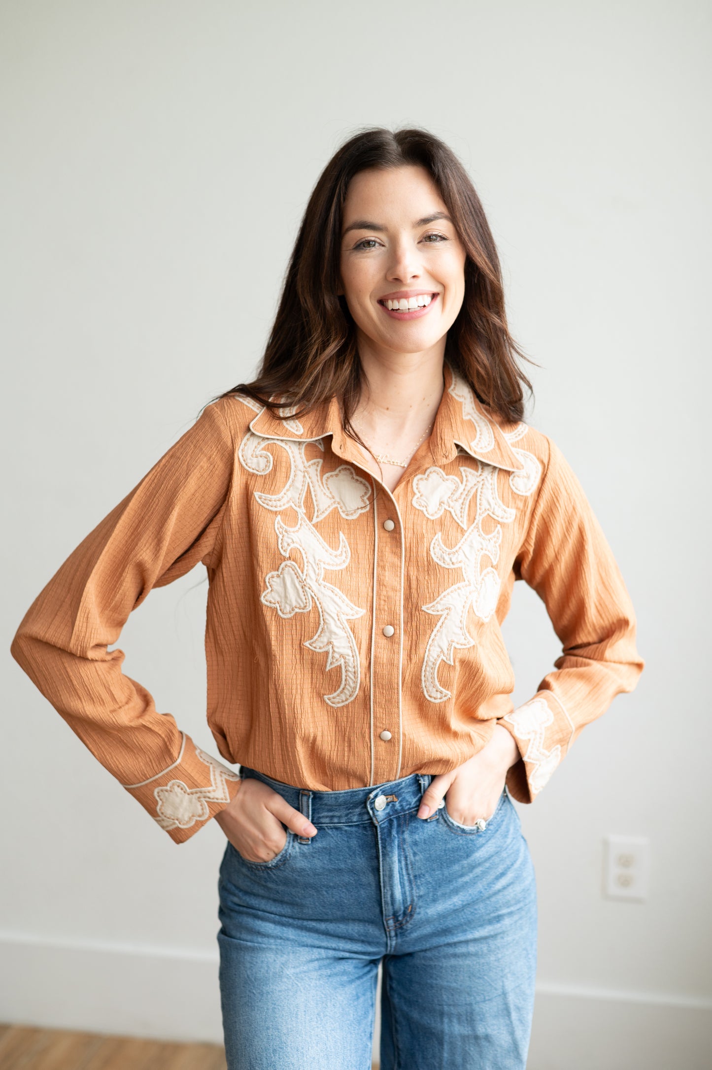 HH2535 APPLIQUE FLORAL RUST LONG SLEEVE