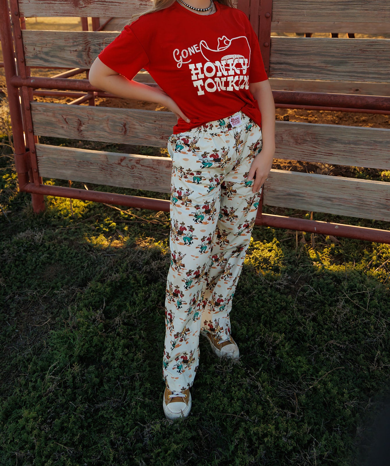 HH1412 GONE HONKY TONKIN- RED